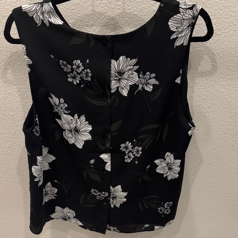 EUC Banana Republic Black Floral Shirt - Picture 4 of 5